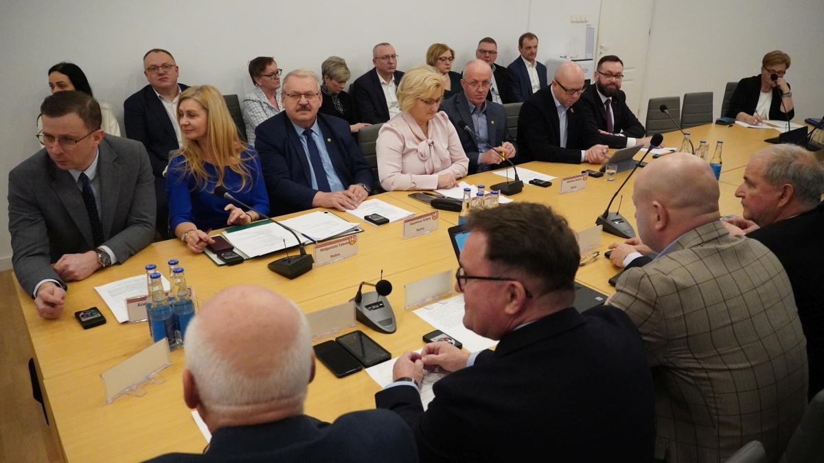 XI sesja Rady Powiatu w Ostrołęce [14.01.2025] - zdjęcie #9 - eOstroleka.pl