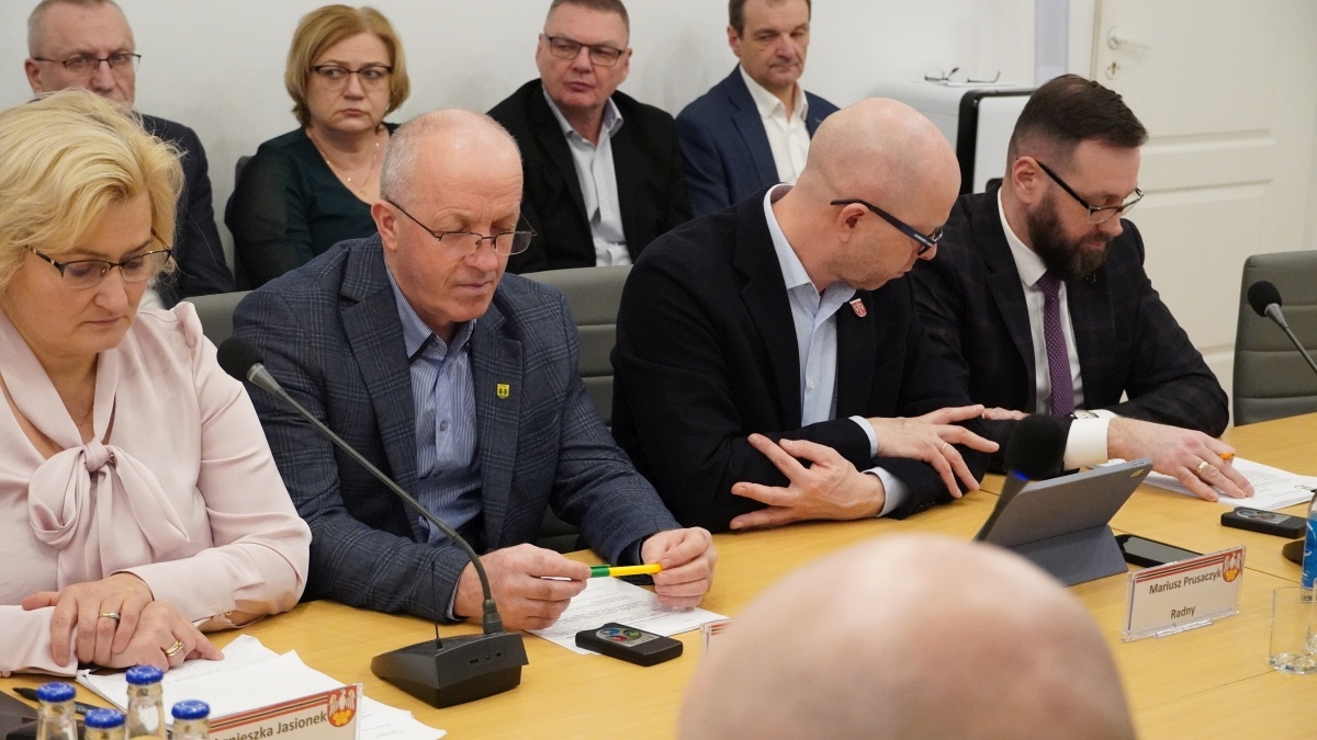 XI sesja Rady Powiatu w Ostrołęce [14.01.2025] - zdjęcie #4 - eOstroleka.pl