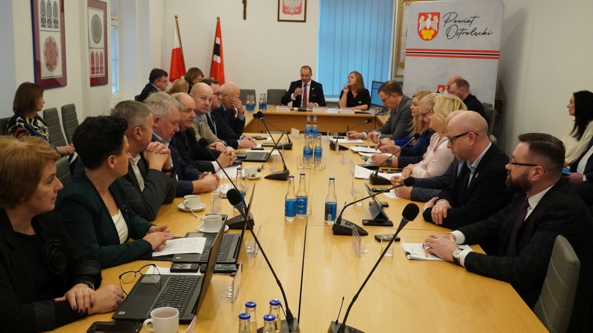 XI sesja Rady Powiatu w Ostrołęce [14.01.2025] - zdjęcie #3 - eOstroleka.pl