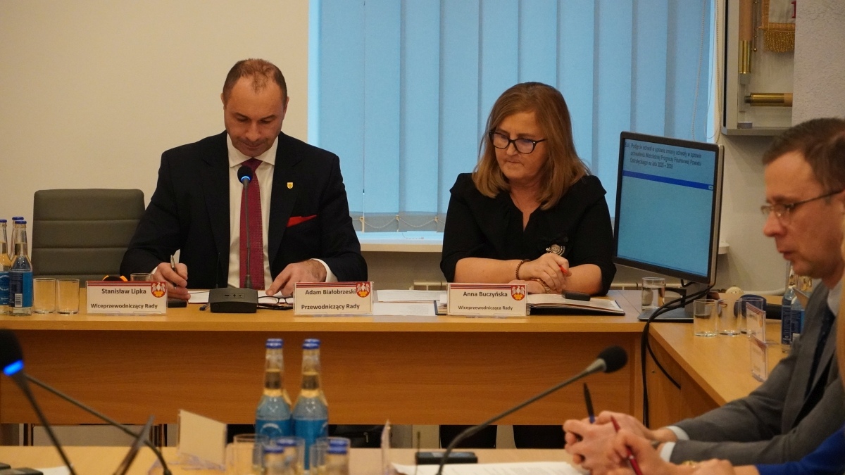 XI sesja Rady Powiatu w Ostrołęce [14.01.2025] - zdjęcie #2 - eOstroleka.pl