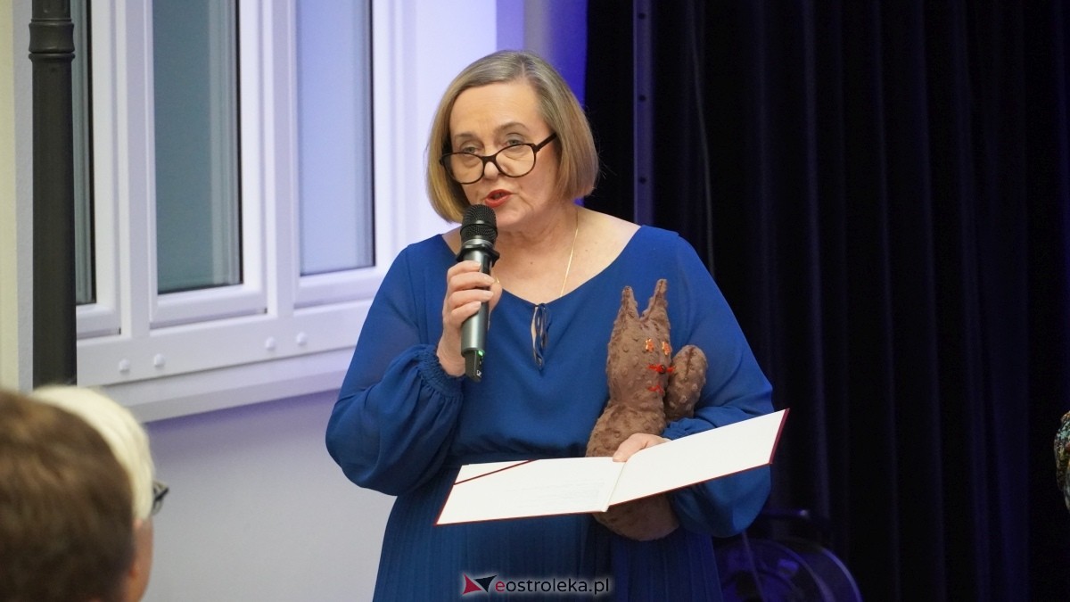Wernisaż wystawy Świat nierealny, lecz poznawalny Magdaleny Shummer [17..01.2025] - zdjęcie #29 - eOstroleka.pl