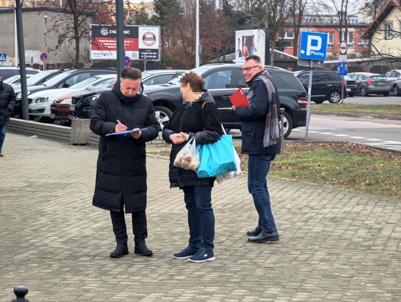 Zbiórka podpisów poparcia dla Rafała Trzaskowskiego [18.01.2025] - zdjęcie #1 - eOstroleka.pl