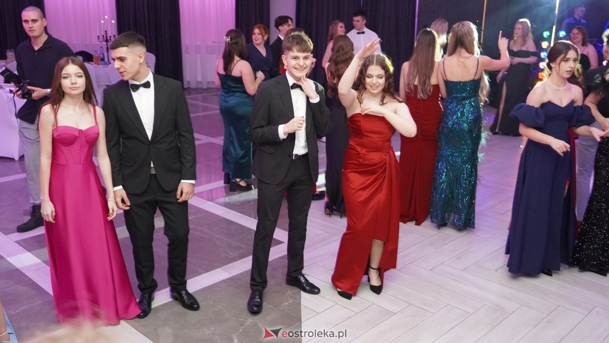  Studniówka w I LO w Ostrołęce [18.01.2025] - zdjęcie #43 - eOstroleka.pl