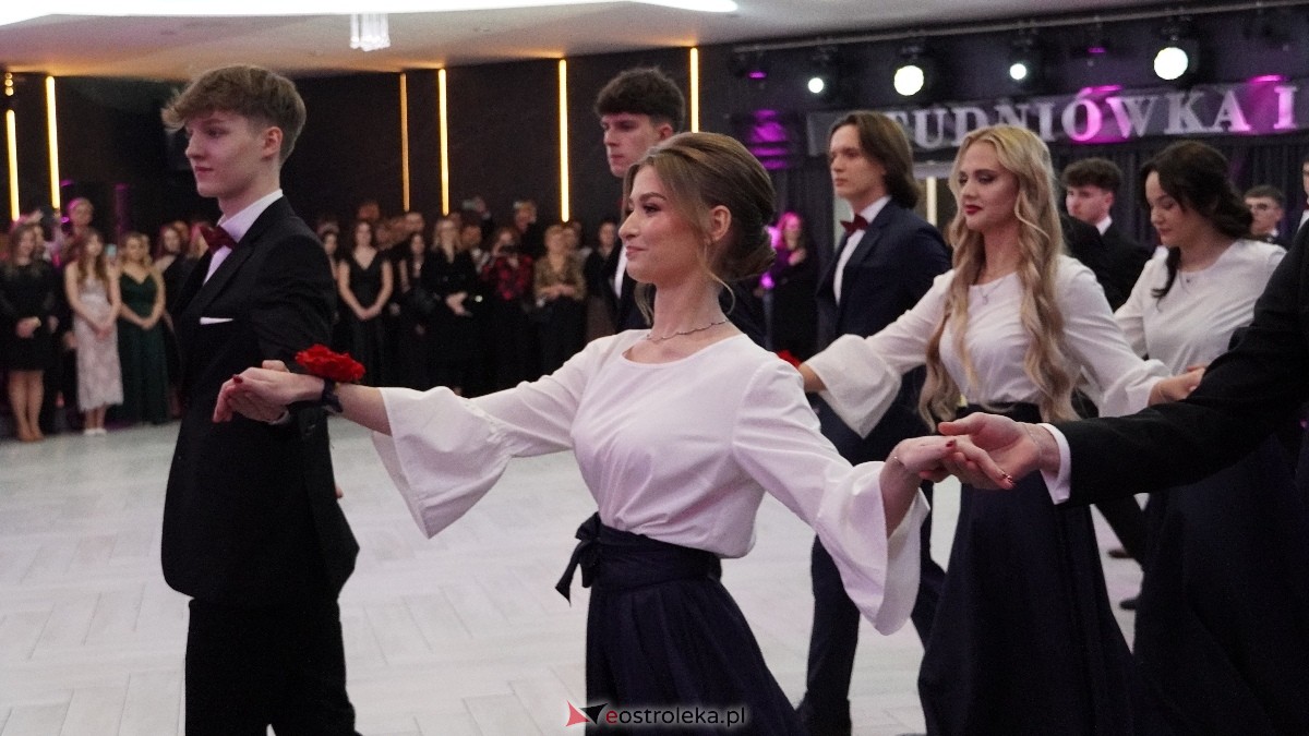  Studniówka w I LO w Ostrołęce [18.01.2025] - zdjęcie #408 - eOstroleka.pl