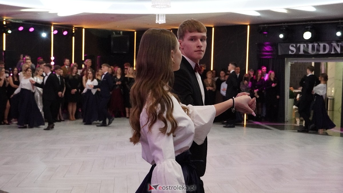  Studniówka w I LO w Ostrołęce [18.01.2025] - zdjęcie #390 - eOstroleka.pl