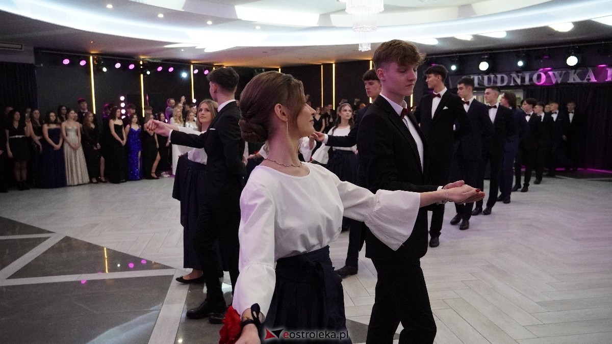  Studniówka w I LO w Ostrołęce [18.01.2025] - zdjęcie #383 - eOstroleka.pl