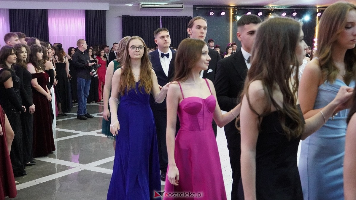  Studniówka w I LO w Ostrołęce [18.01.2025] - zdjęcie #145 - eOstroleka.pl