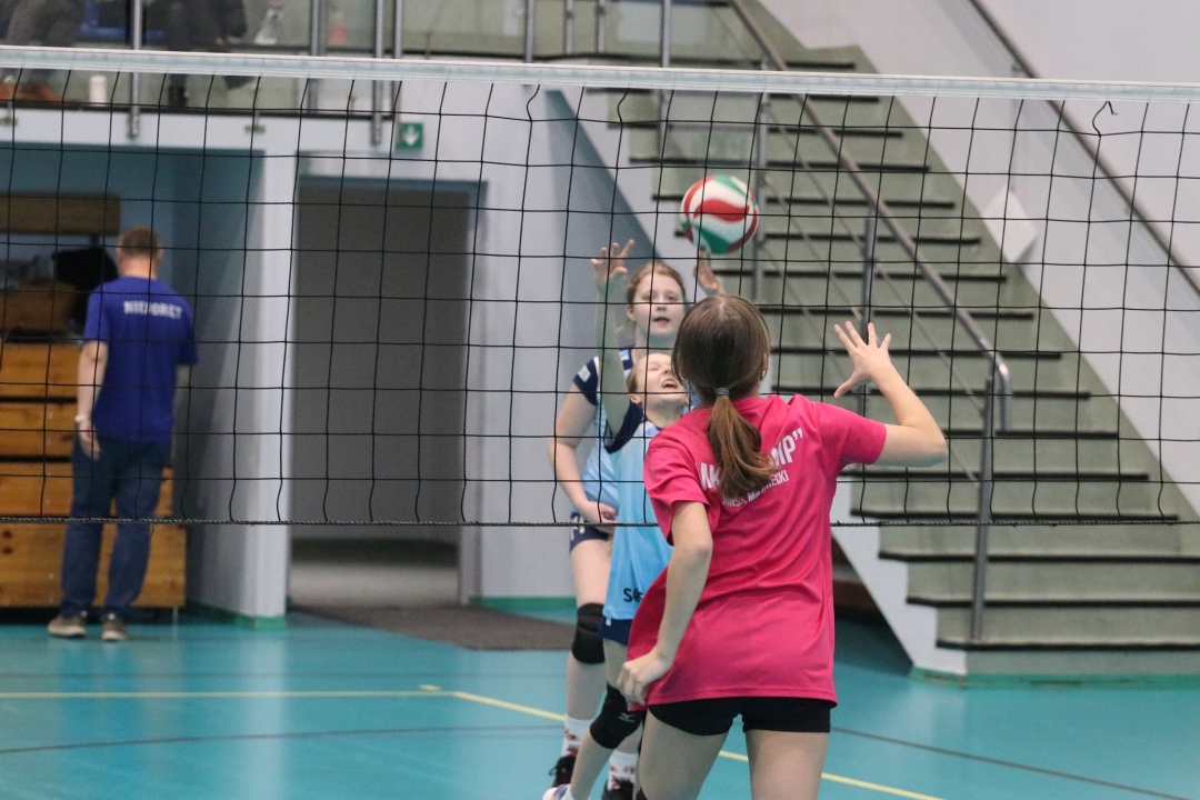 Ogólnopolski turniej siatkówki trójek [19.01.2025] - zdjęcie #41 - eOstroleka.pl