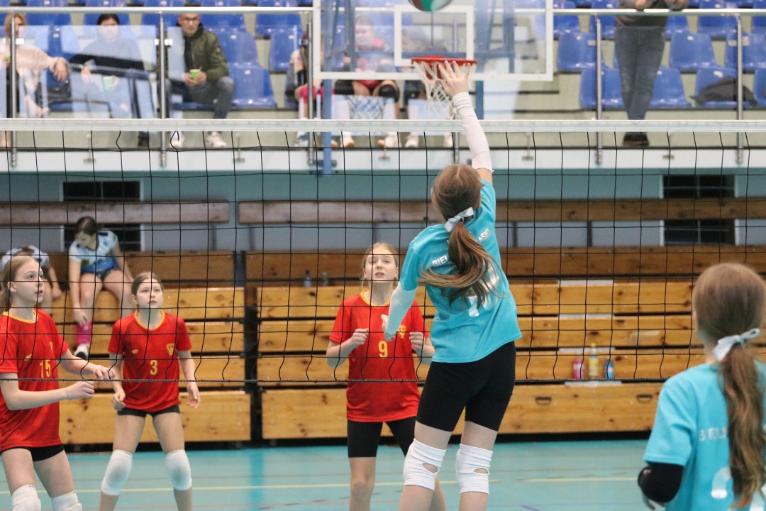 Ogólnopolski turniej siatkówki trójek [19.01.2025] - zdjęcie #39 - eOstroleka.pl