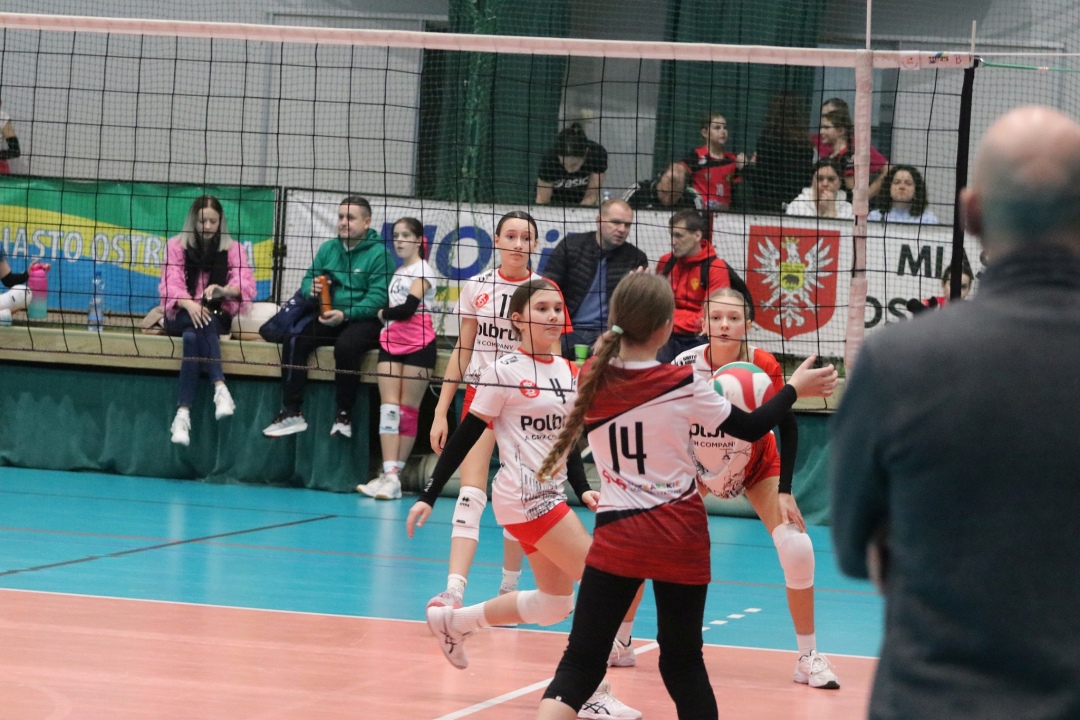 Ogólnopolski turniej siatkówki trójek [19.01.2025] - zdjęcie #25 - eOstroleka.pl