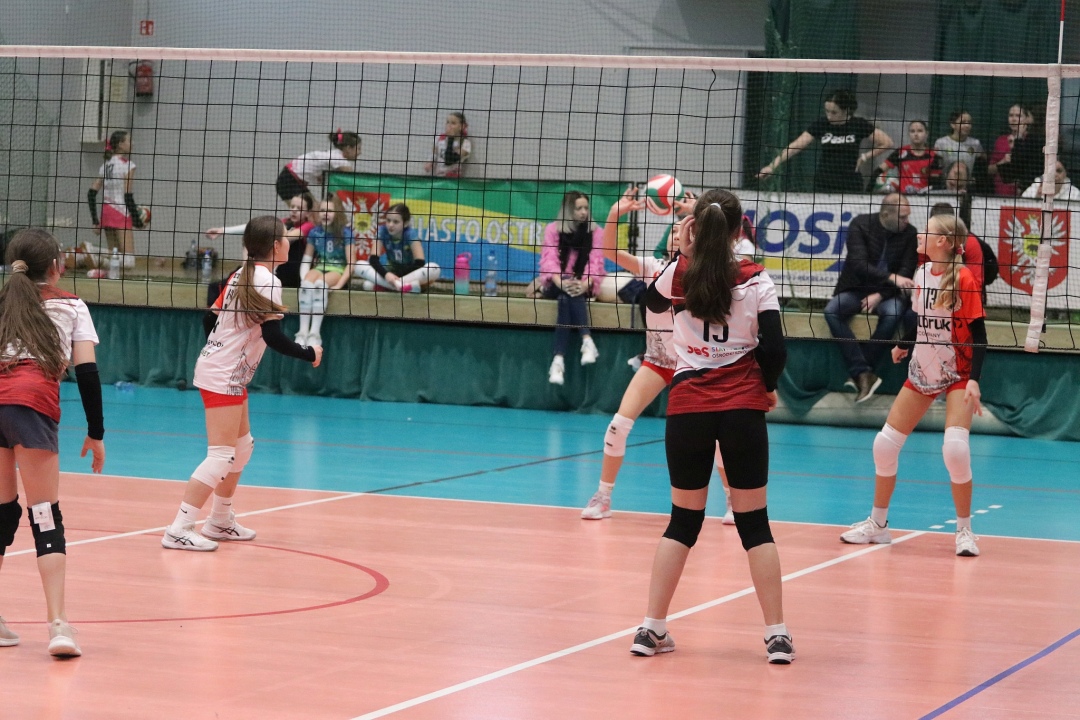 Ogólnopolski turniej siatkówki trójek [19.01.2025] - zdjęcie #21 - eOstroleka.pl