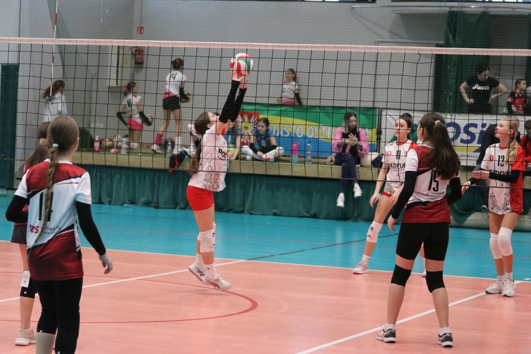 Ogólnopolski turniej siatkówki trójek [19.01.2025] - zdjęcie #20 - eOstroleka.pl