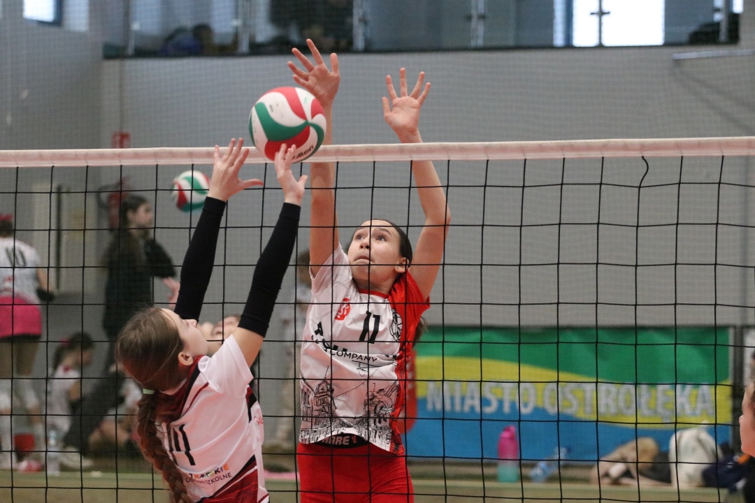 Ogólnopolski turniej siatkówki trójek [19.01.2025] - zdjęcie #11 - eOstroleka.pl