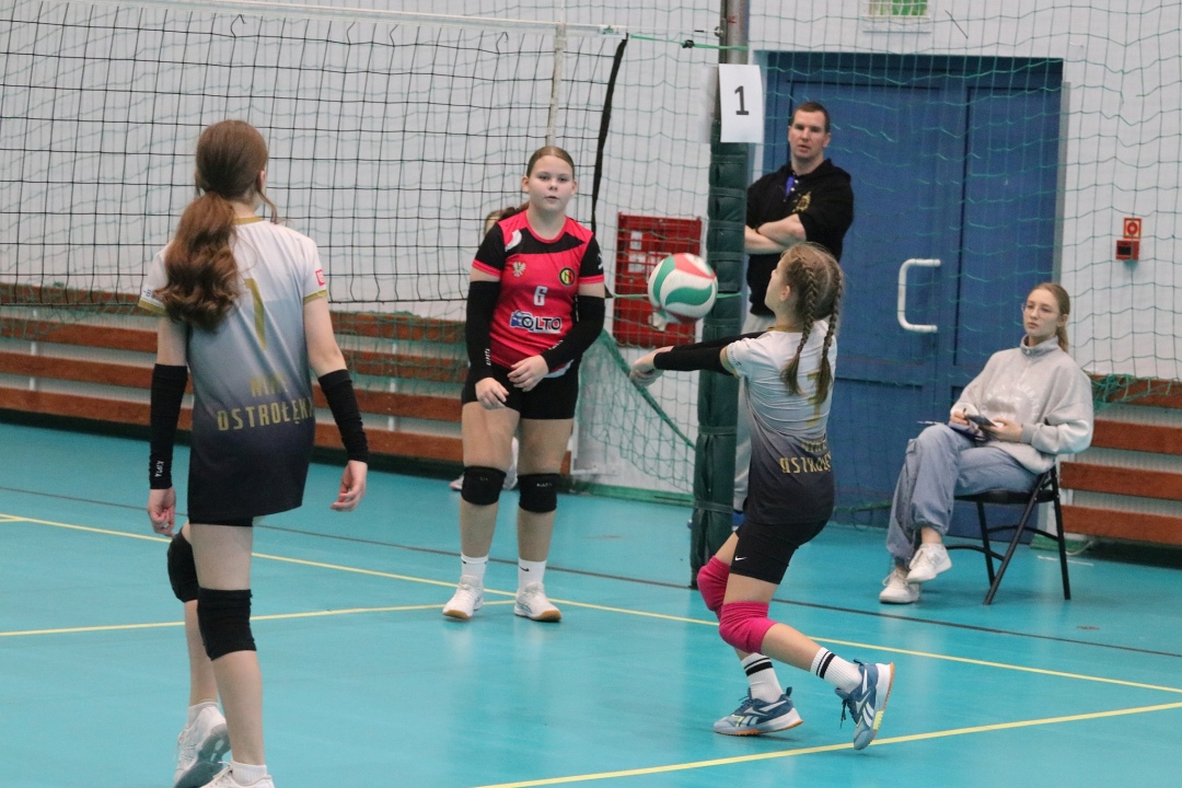 Ogólnopolski turniej siatkówki trójek [19.01.2025] - zdjęcie #10 - eOstroleka.pl