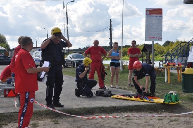 I Otwarte Mistrzostwa Ostrołęki Ratowniczych Jednostek Pływających o Puchar Prezydenta Miasta (3.IX.2011) - zdjęcie #38 - eOstroleka.pl