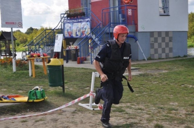 I Otwarte Mistrzostwa Ostrołęki Ratowniczych Jednostek Pływających o Puchar Prezydenta Miasta (3.IX.2011) - zdjęcie #37 - eOstroleka.pl