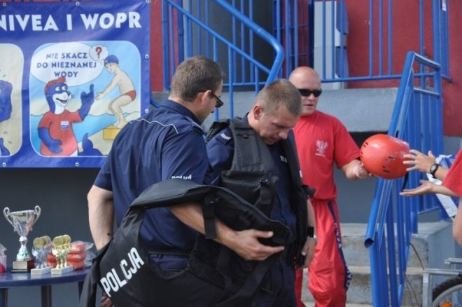I Otwarte Mistrzostwa Ostrołęki Ratowniczych Jednostek Pływających o Puchar Prezydenta Miasta (3.IX.2011) - zdjęcie #22 - eOstroleka.pl