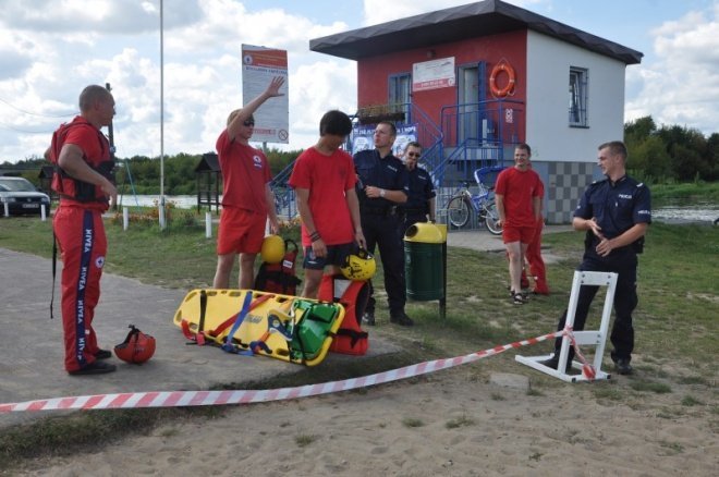 I Otwarte Mistrzostwa Ostrołęki Ratowniczych Jednostek Pływających o Puchar Prezydenta Miasta (3.IX.2011) - zdjęcie #4 - eOstroleka.pl