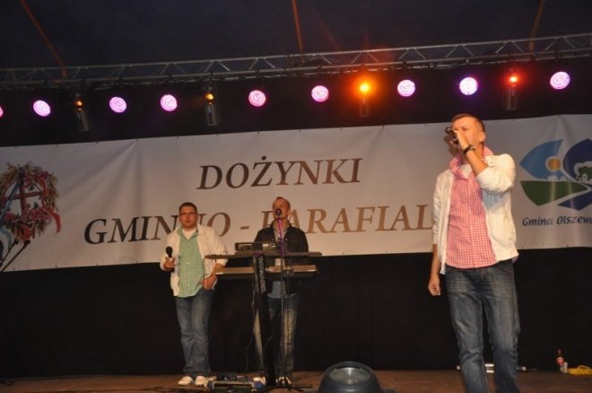 Dożynki gminno-parafialne gminy Olszewo - borki w Żebrach Perosach (4 IX 2011) - zdjęcie #98 - eOstroleka.pl