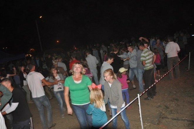 Dożynki gminno-parafialne gminy Olszewo - borki w Żebrach Perosach (4 IX 2011) - zdjęcie #79 - eOstroleka.pl
