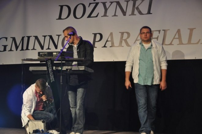 Dożynki gminno-parafialne gminy Olszewo - borki w Żebrach Perosach (4 IX 2011) - zdjęcie #71 - eOstroleka.pl
