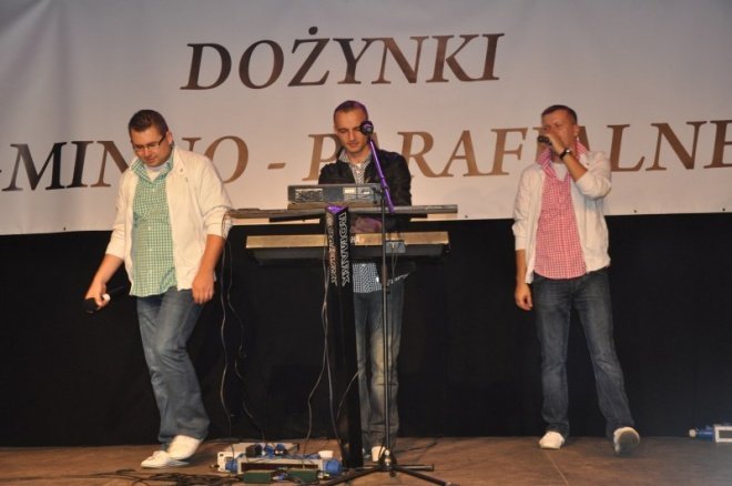 Dożynki gminno-parafialne gminy Olszewo - borki w Żebrach Perosach (4 IX 2011) - zdjęcie #69 - eOstroleka.pl