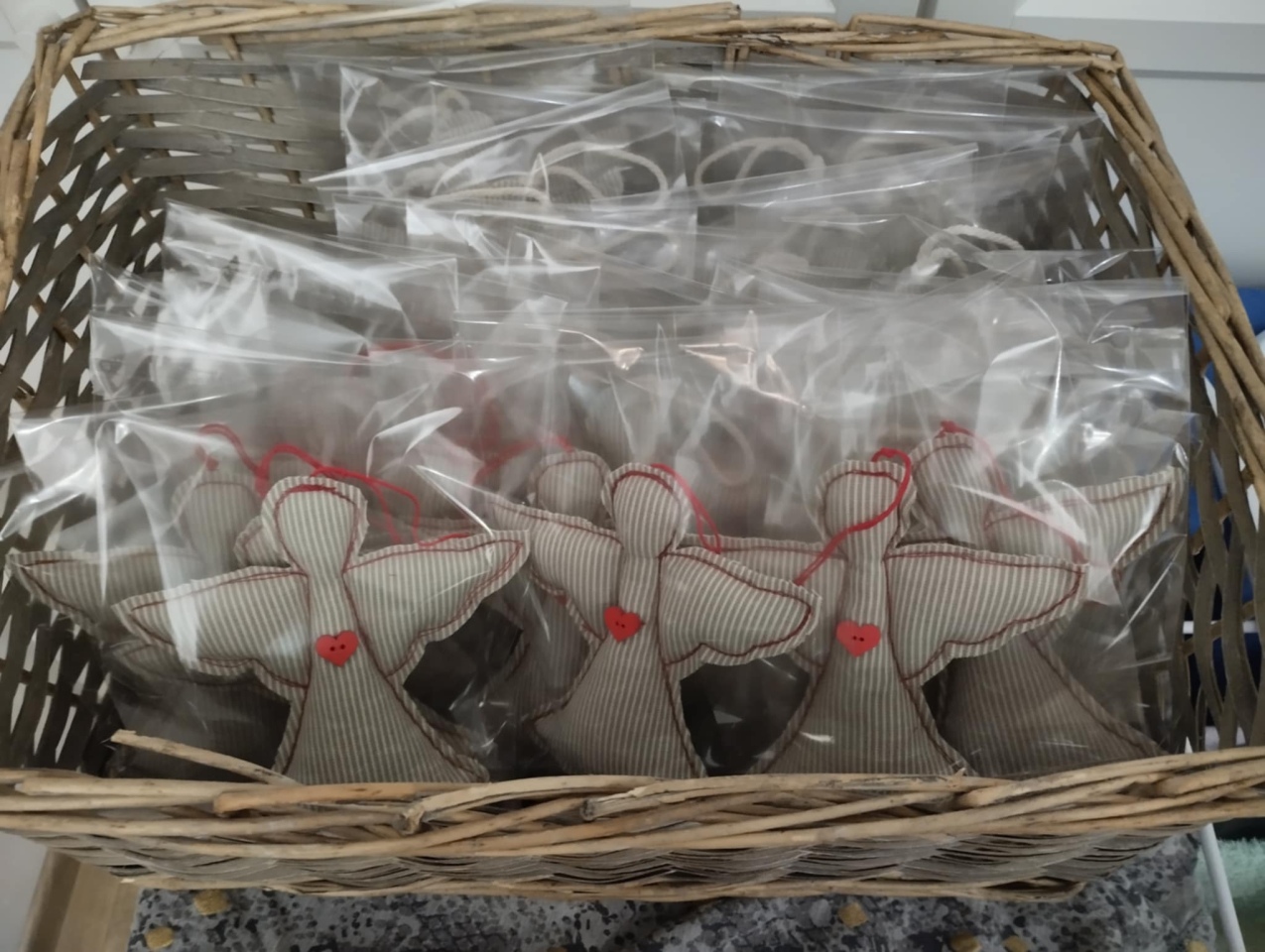 Gadzżety dla WOŚP od wychowanków OOW w Laskowcu [25.01.2025] - zdjęcie #5 - eOstroleka.pl