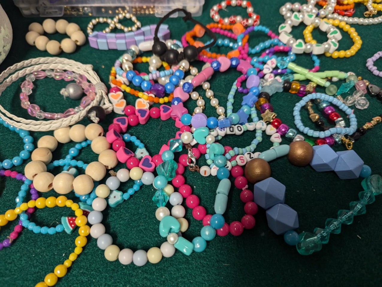 Gadzżety dla WOŚP od wychowanków OOW w Laskowcu [25.01.2025] - zdjęcie #4 - eOstroleka.pl