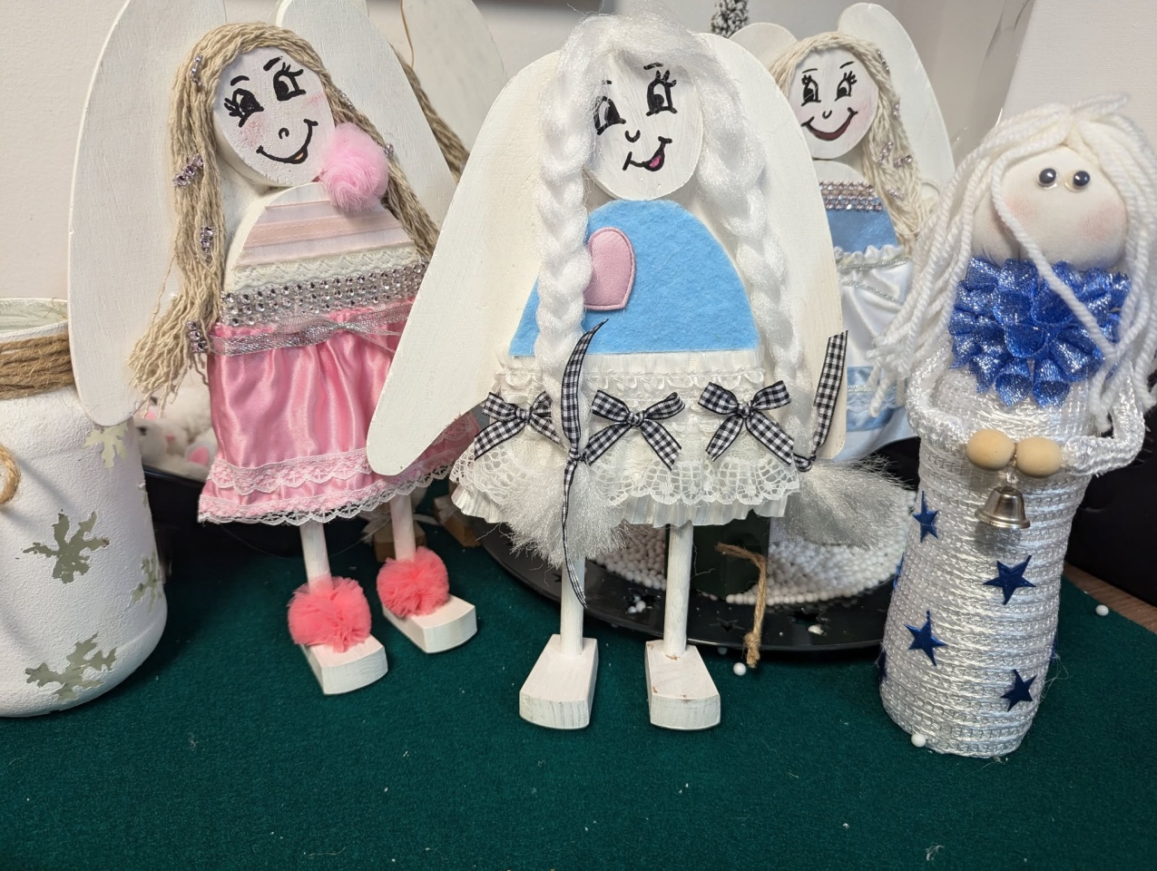 Gadzżety dla WOŚP od wychowanków OOW w Laskowcu [25.01.2025] - zdjęcie #1 - eOstroleka.pl