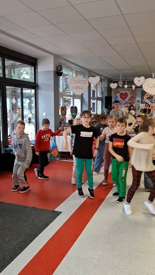 Przedfinał wOŚP w Szkole Podstawowej nr 5 [24.01.2025] - zdjęcie #20 - eOstroleka.pl