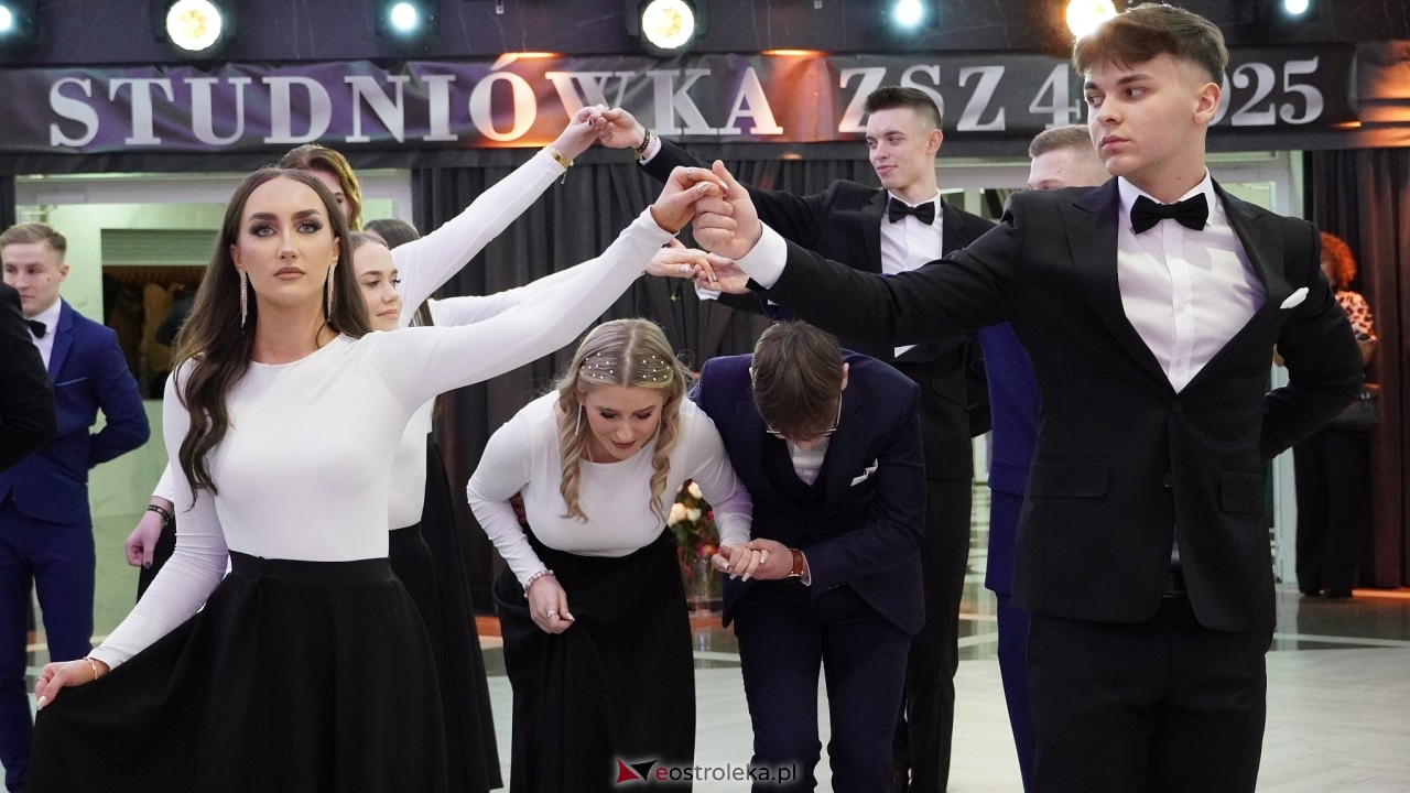 Studniówka ZSZ 4 w  Ostrołęce [23.01.2025] - zdjęcie #136 - eOstroleka.pl