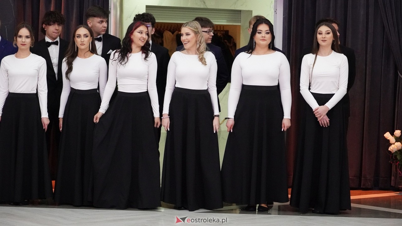 Studniówka ZSZ 4 w  Ostrołęce [23.01.2025] - zdjęcie #118 - eOstroleka.pl