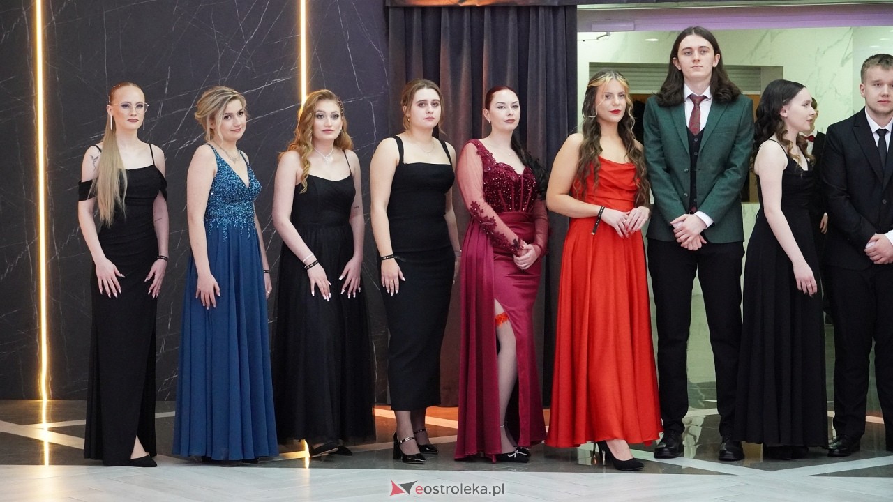 Studniówka ZSZ 4 w  Ostrołęce [23.01.2025] - zdjęcie #71 - eOstroleka.pl