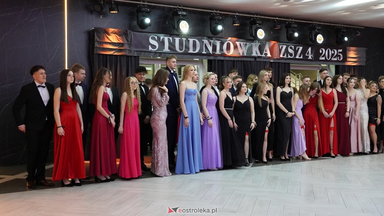 Studniówka ZSZ 4 w  Ostrołęce [23.01.2025] - zdjęcie #64 - eOstroleka.pl