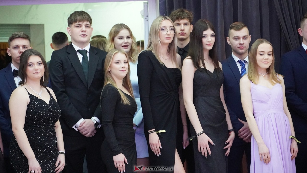 Studniówka ZSZ 4 w  Ostrołęce [23.01.2025] - zdjęcie #51 - eOstroleka.pl