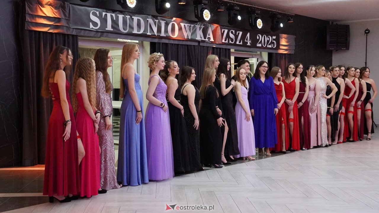 Studniówka ZSZ 4 w  Ostrołęce [23.01.2025] - zdjęcie #44 - eOstroleka.pl