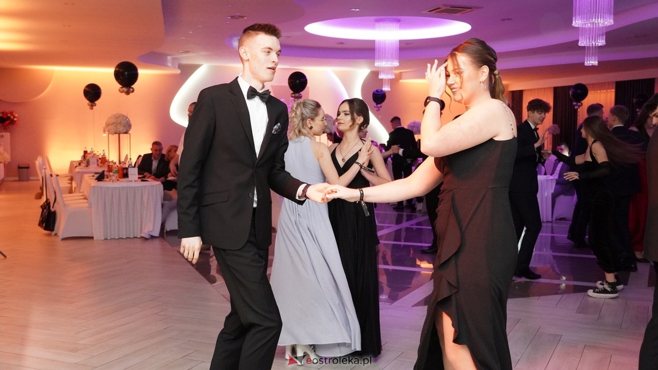 Studniówka ZSZ 4 w  Ostrołęce [23.01.2025] - zdjęcie #36 - eOstroleka.pl