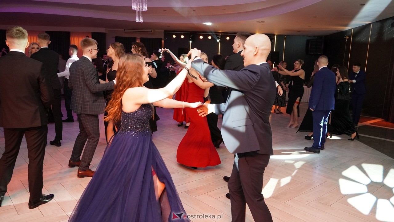 Studniówka ZSZ 4 w  Ostrołęce [23.01.2025] - zdjęcie #35 - eOstroleka.pl