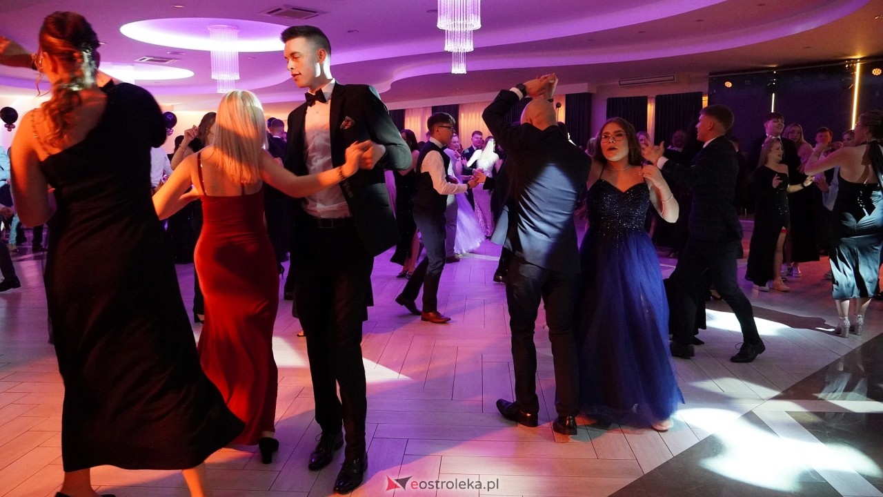 Studniówka ZSZ 4 w  Ostrołęce [23.01.2025] - zdjęcie #28 - eOstroleka.pl