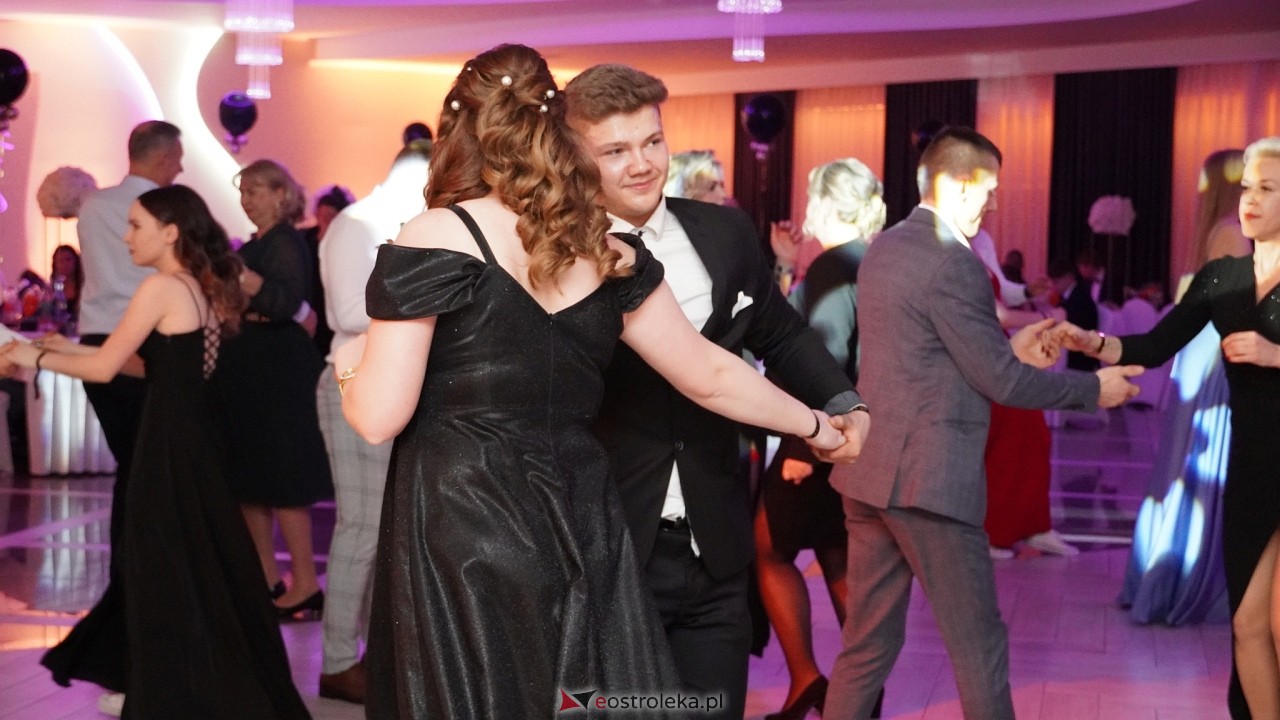 Studniówka ZSZ 4 w  Ostrołęce [23.01.2025] - zdjęcie #20 - eOstroleka.pl