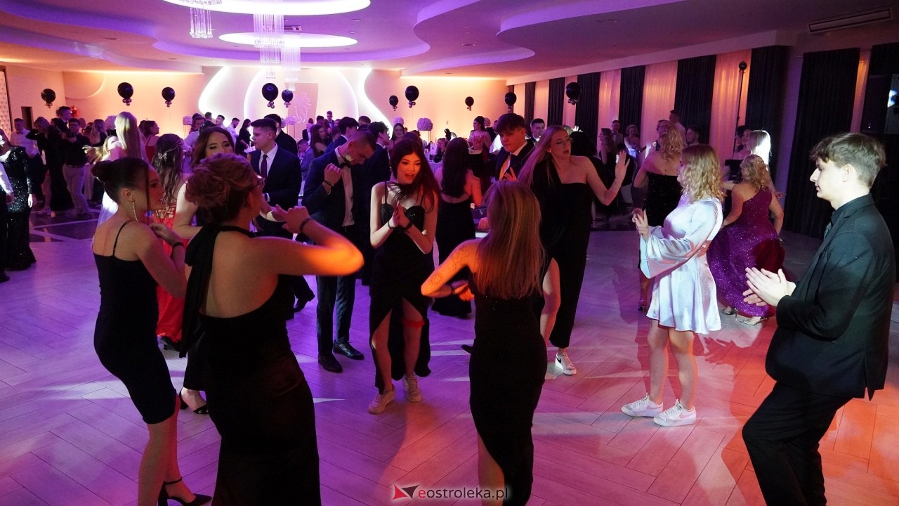 Studniówka ZSZ 4 w  Ostrołęce [23.01.2025] - zdjęcie #16 - eOstroleka.pl