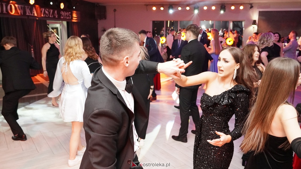 Studniówka ZSZ 4 w  Ostrołęce [23.01.2025] - zdjęcie #14 - eOstroleka.pl