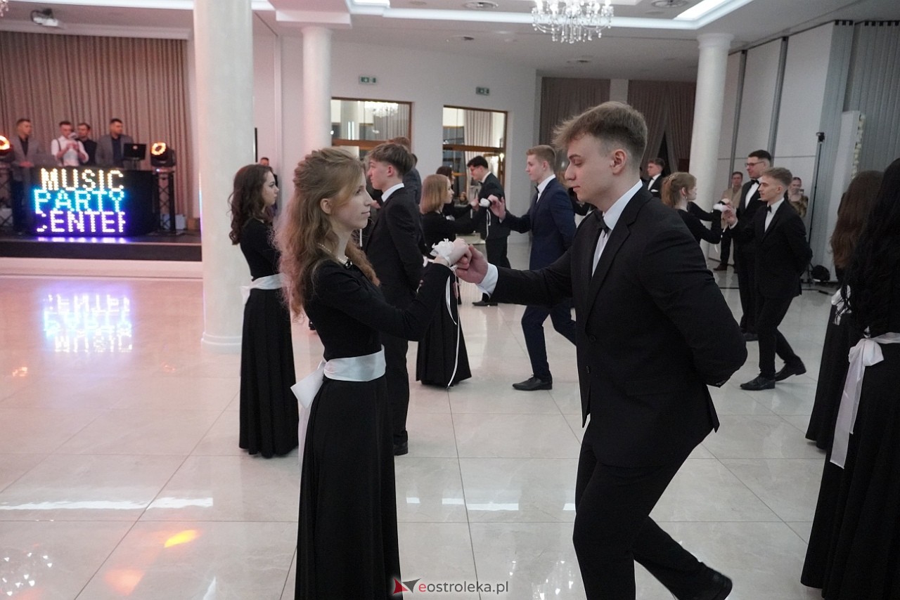 Studniówka w Zespole Szkół Zawodowych nr 3 w Ostrołęce [25.01.2025] - zdjęcie #129 - eOstroleka.pl