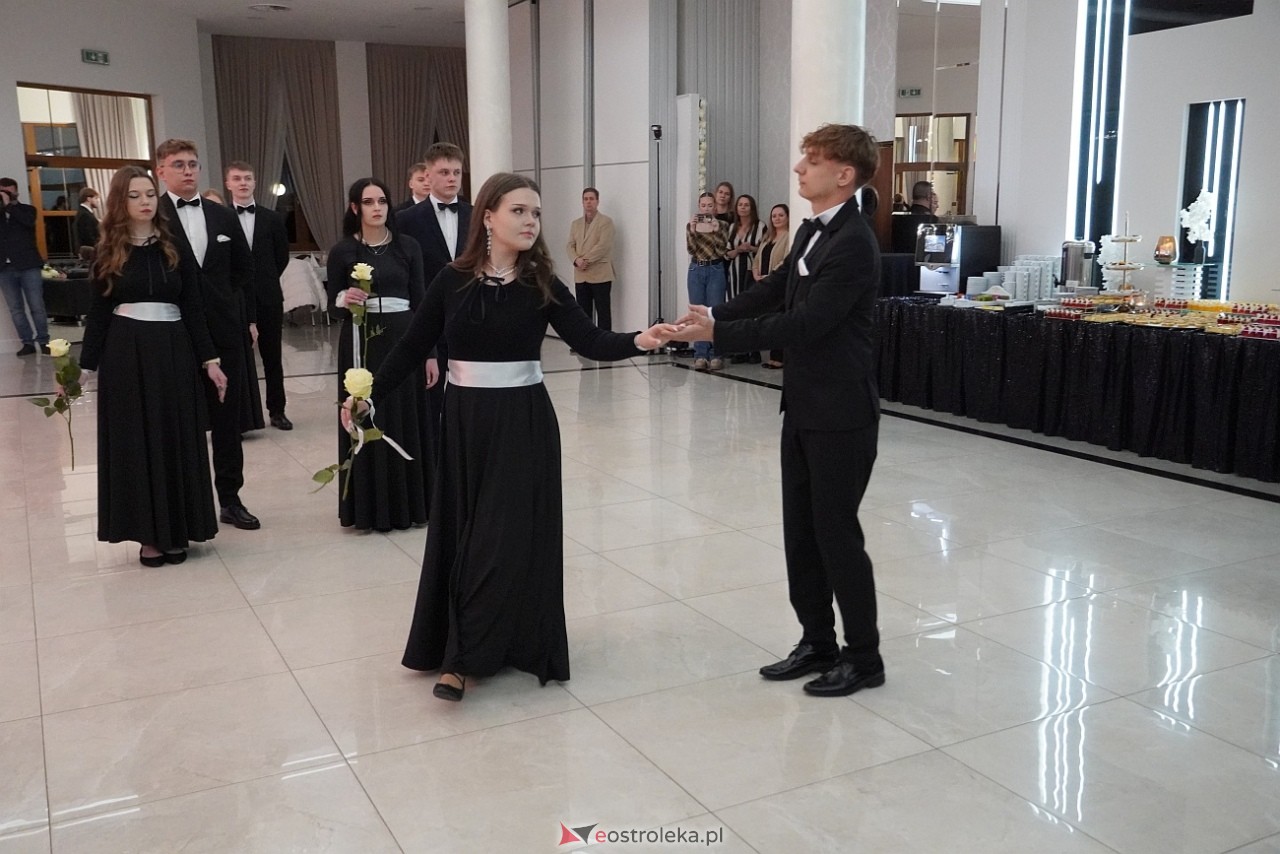 Studniówka w Zespole Szkół Zawodowych nr 3 w Ostrołęce [25.01.2025] - zdjęcie #85 - eOstroleka.pl