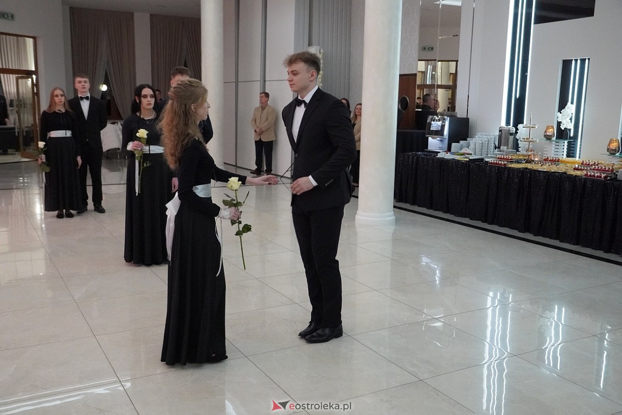 Studniówka w Zespole Szkół Zawodowych nr 3 w Ostrołęce [25.01.2025] - zdjęcie #80 - eOstroleka.pl