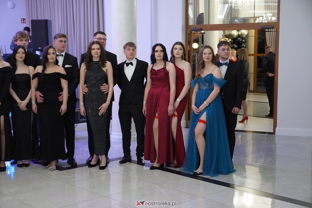 Studniówka w Zespole Szkół Zawodowych nr 3 w Ostrołęce [25.01.2025] - zdjęcie #60 - eOstroleka.pl