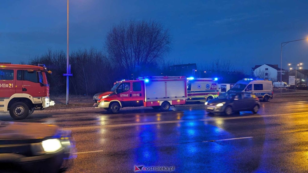 Wypadek na rondzie Kupiszewskiego/11 Listopada [27.01.2025] - zdjęcie #15 - eOstroleka.pl
