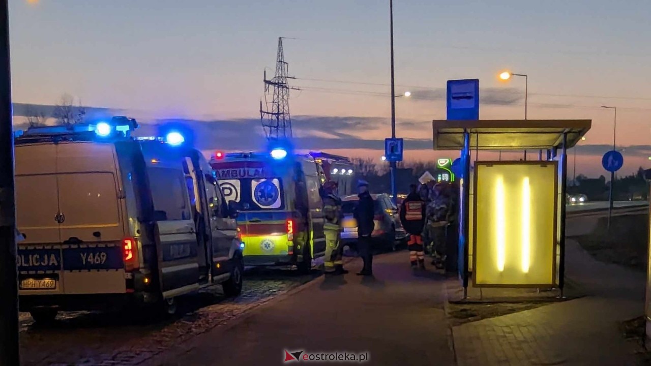 Wypadek na rondzie Kupiszewskiego/11 Listopada [27.01.2025] - zdjęcie #8 - eOstroleka.pl