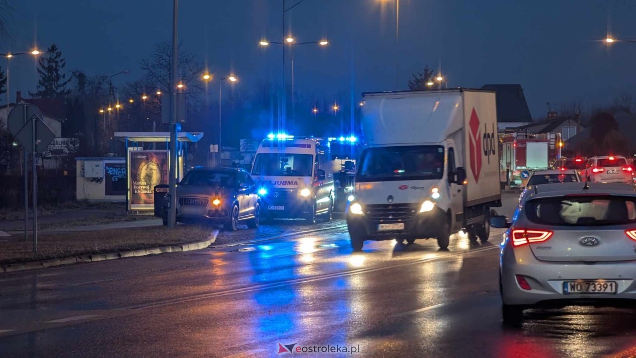 Wypadek na rondzie Kupiszewskiego/11 Listopada [27.01.2025] - zdjęcie #9 - eOstroleka.pl