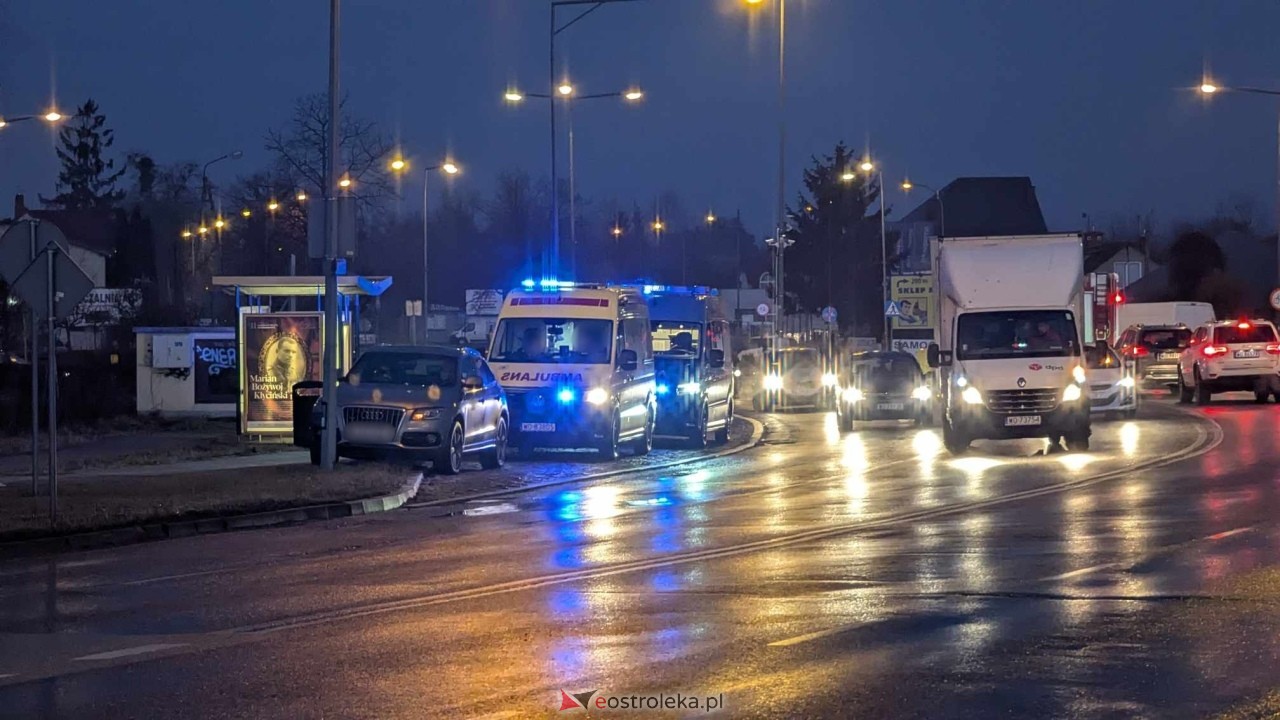 Wypadek na rondzie Kupiszewskiego/11 Listopada [27.01.2025] - zdjęcie #5 - eOstroleka.pl